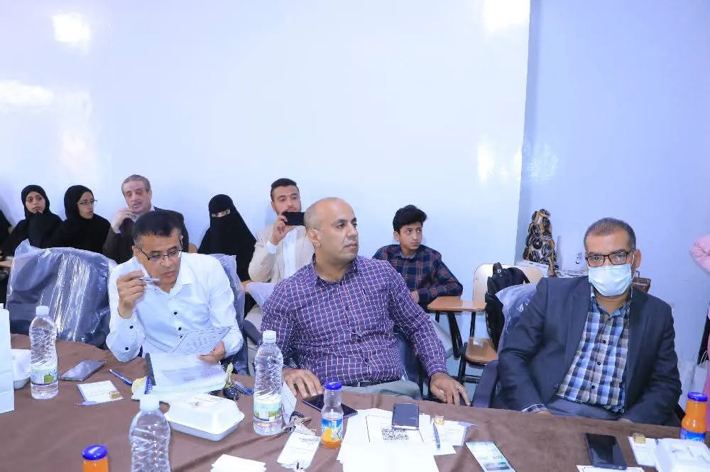 إختتام مناقشة أبحاث ومشاريع التخرج لطلبة كلية العلوم الإدارية والمالية للعام الجامعي 1446ه‍ الموافق 2024-2025م