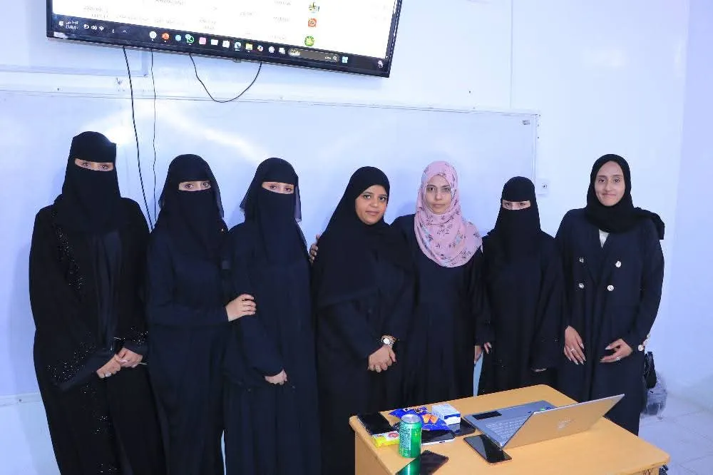 إختتام مناقشة أبحاث ومشاريع التخرج لطلبة كلية العلوم الإدارية والمالية للعام الجامعي 1446ه‍ الموافق 2024-2025م