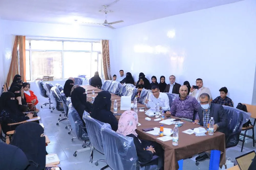 إختتام مناقشة أبحاث ومشاريع التخرج لطلبة كلية العلوم الإدارية والمالية للعام الجامعي 1446ه‍ الموافق 2024-2025م