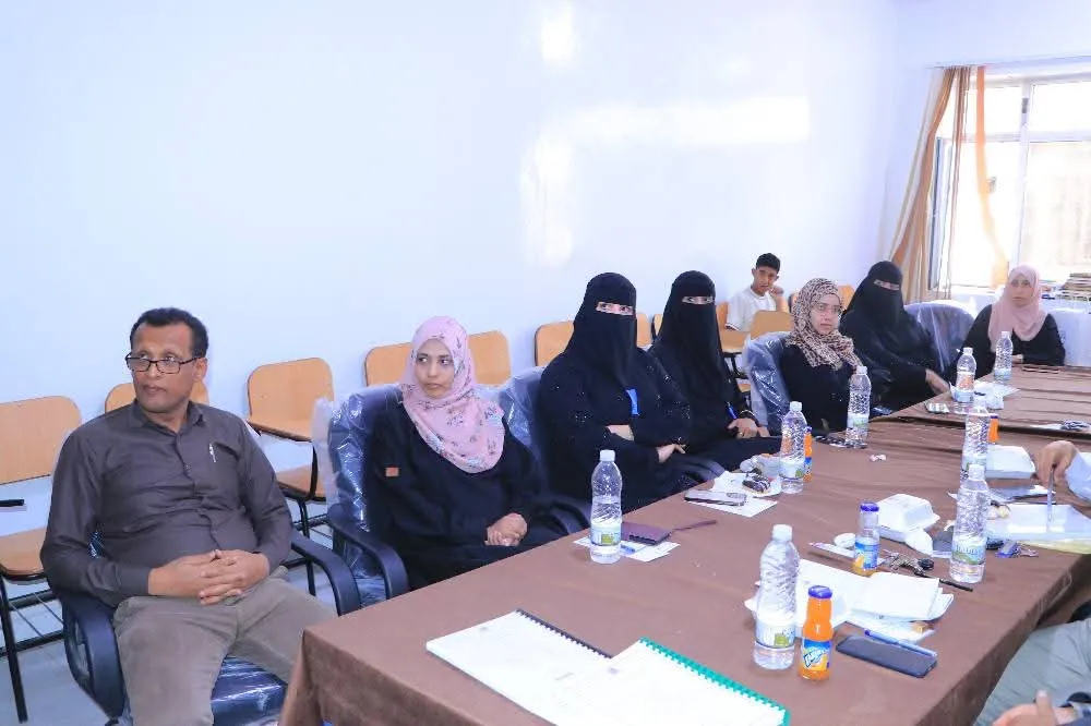 إختتام مناقشة أبحاث ومشاريع التخرج لطلبة كلية العلوم الإدارية والمالية للعام الجامعي 1446ه‍ الموافق 2024-2025م