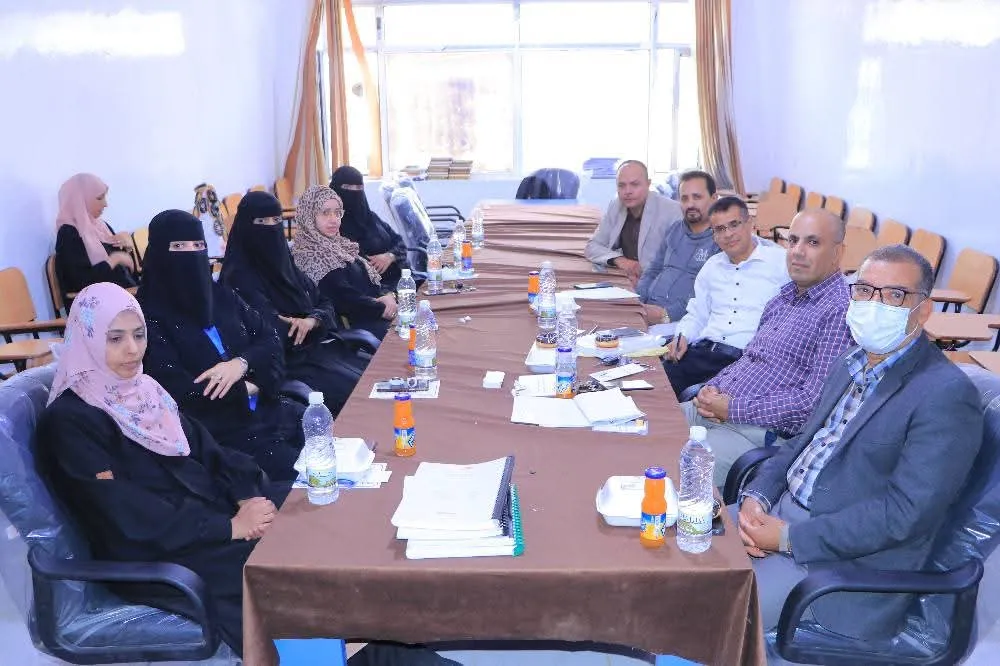 إختتام مناقشة أبحاث ومشاريع التخرج لطلبة كلية العلوم الإدارية والمالية للعام الجامعي 1446ه‍ الموافق 2024-2025م