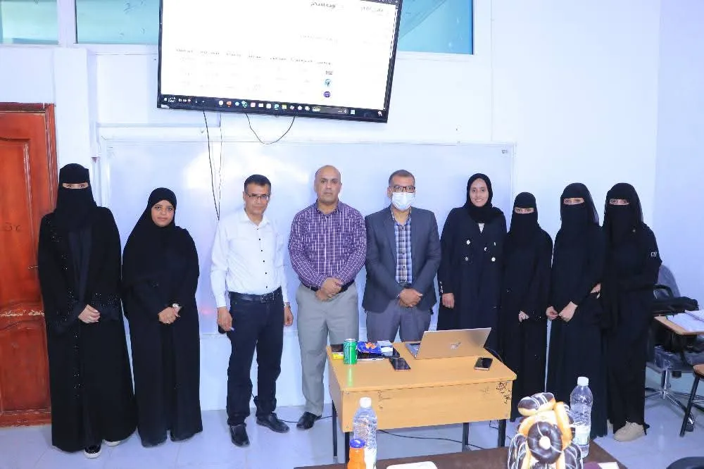 إختتام مناقشة أبحاث ومشاريع التخرج لطلبة كلية العلوم الإدارية والمالية للعام الجامعي 1446ه‍ الموافق 2024-2025م