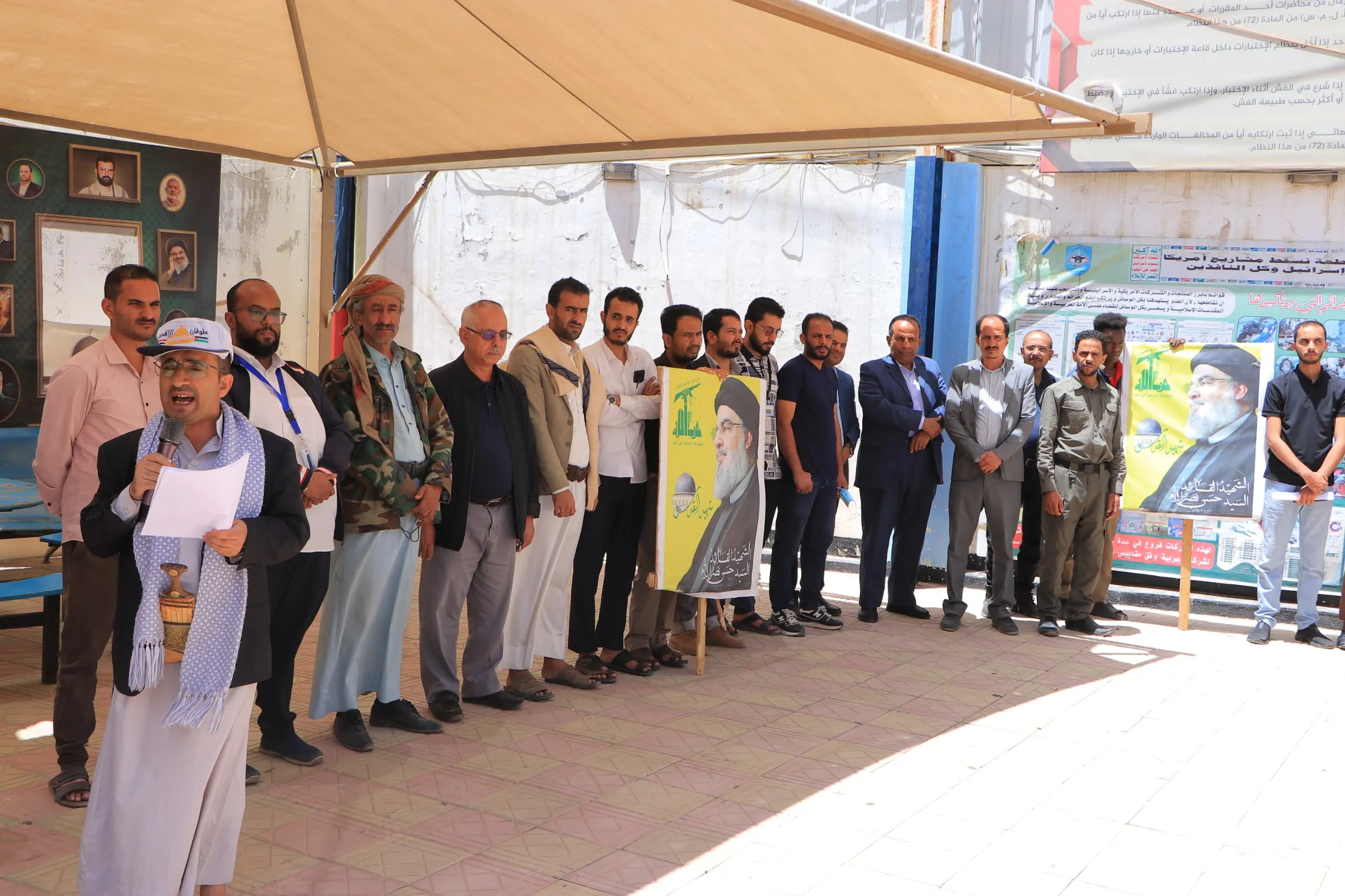The Emirates International University organizes a solidarity stand with the Palestinian people under the slogan "With Gaza to confront genocide and starvation."
