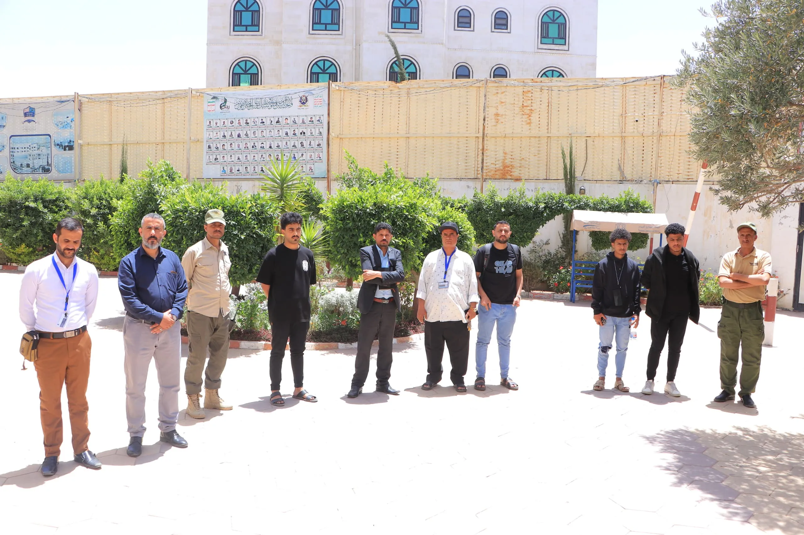 The Emirates International University organizes a solidarity stand with the Palestinian people under the slogan "With Gaza to confront genocide and starvation."