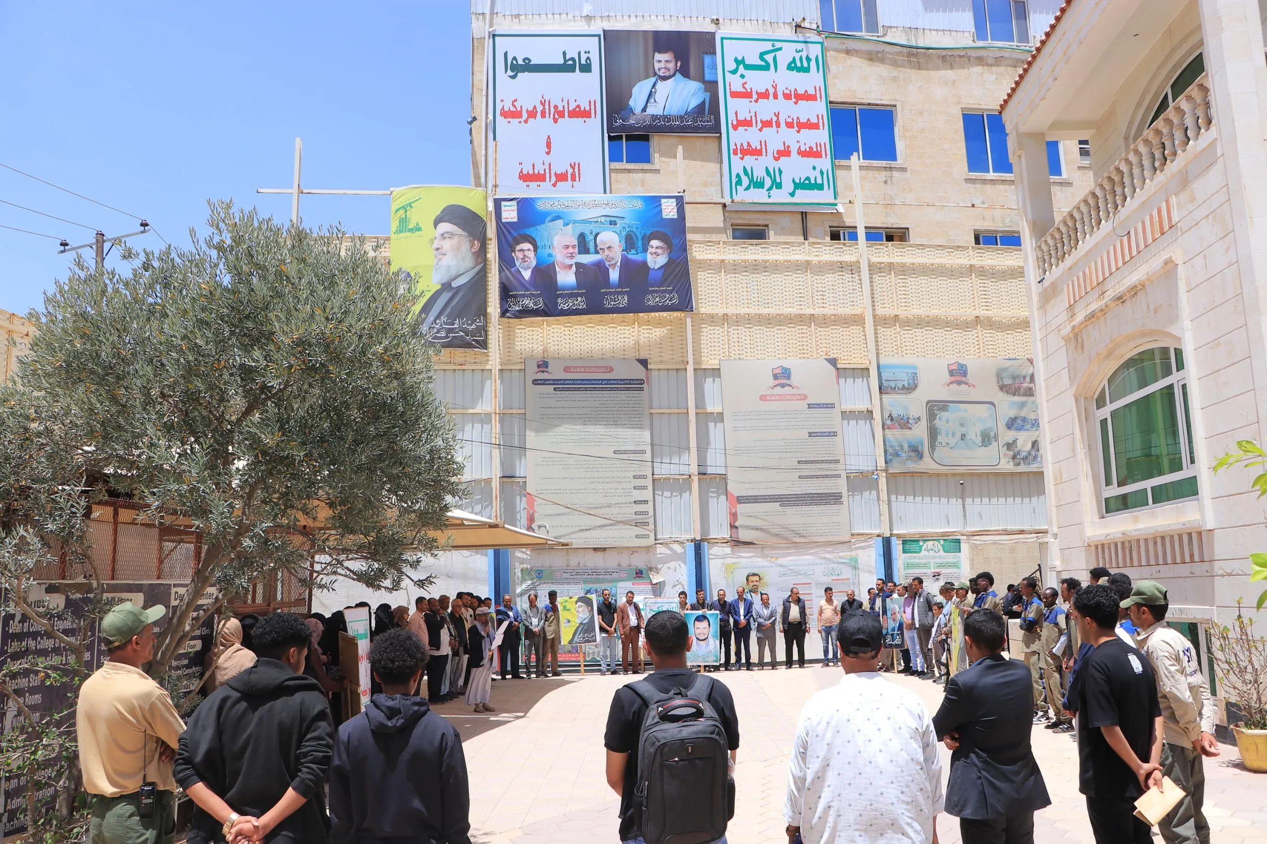 The Emirates International University organizes a solidarity stand with the Palestinian people under the slogan "With Gaza to confront genocide and starvation."