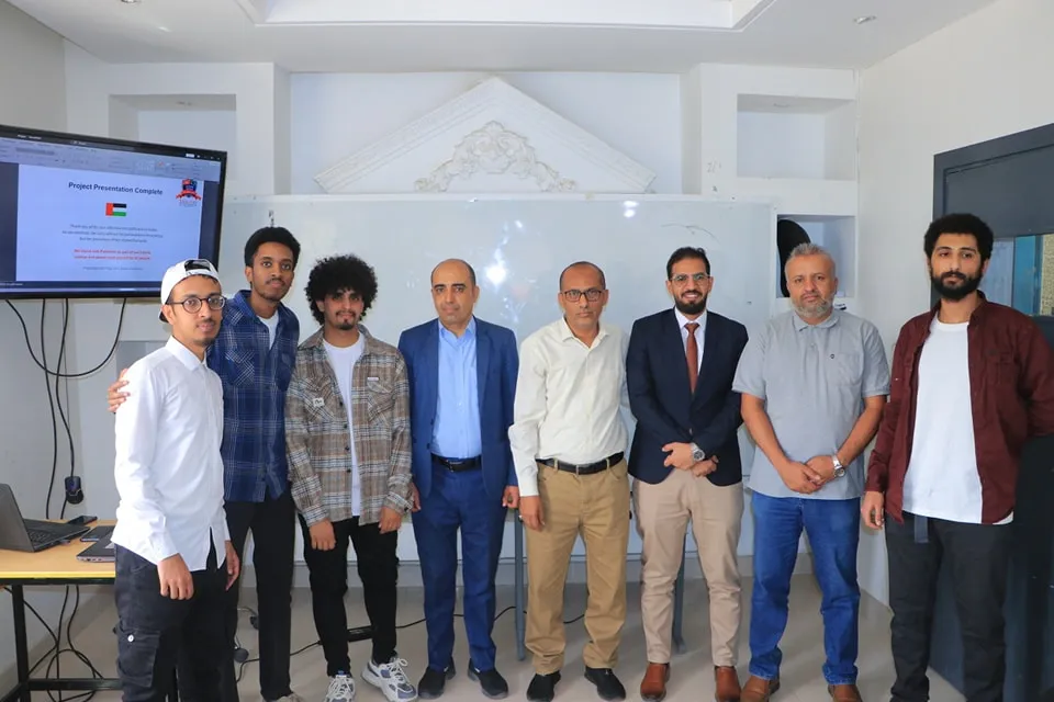 مناقشة مشروع تخرج إبتكاري لطلاب من قسم هندسة الميكاترونكس عبارة عن حاضنة بيض ذكية قائمة على إنترنت الأشياء