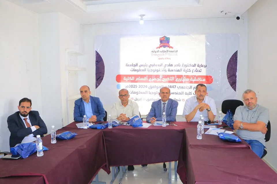 مناقشة مشروع تخرج إبتكاري لطلاب من قسم هندسة الميكاترونكس عبارة عن حاضنة بيض ذكية قائمة على إنترنت الأشياء