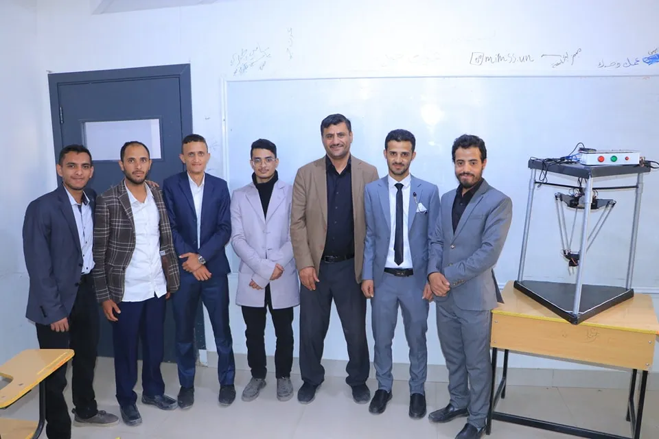 "روبوت دلتا للتحكم الآلي" إبتكار جديد لطلبة من قسم هندسة الميكاترونكس بالجامعة الإماراتية
