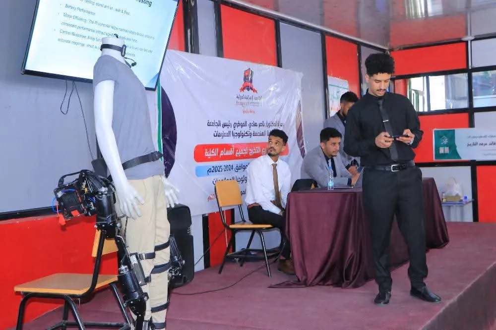نائب وزير التربية والتعليم يشيد بمخرجات الجامعة الإماراتية الدولية ومشاريع طلبة هندسة المعدات الطبية