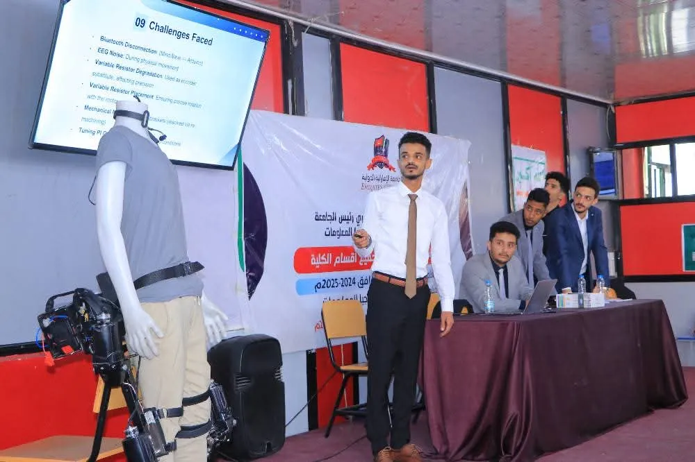 نائب وزير التربية والتعليم يشيد بمخرجات الجامعة الإماراتية الدولية ومشاريع طلبة هندسة المعدات الطبية