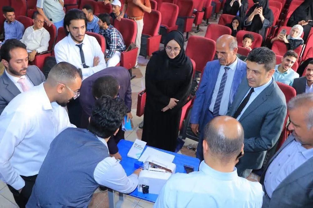 نائب وزير التربية والتعليم يشيد بمخرجات الجامعة الإماراتية الدولية ومشاريع طلبة هندسة المعدات الطبية