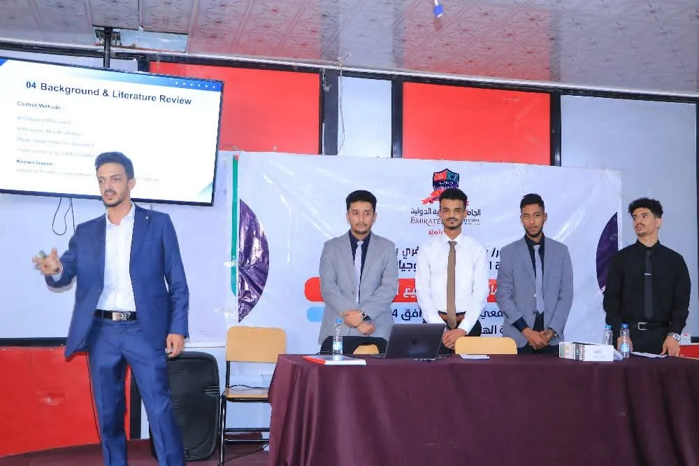 نائب وزير التربية والتعليم يشيد بمخرجات الجامعة الإماراتية الدولية ومشاريع طلبة هندسة المعدات الطبية