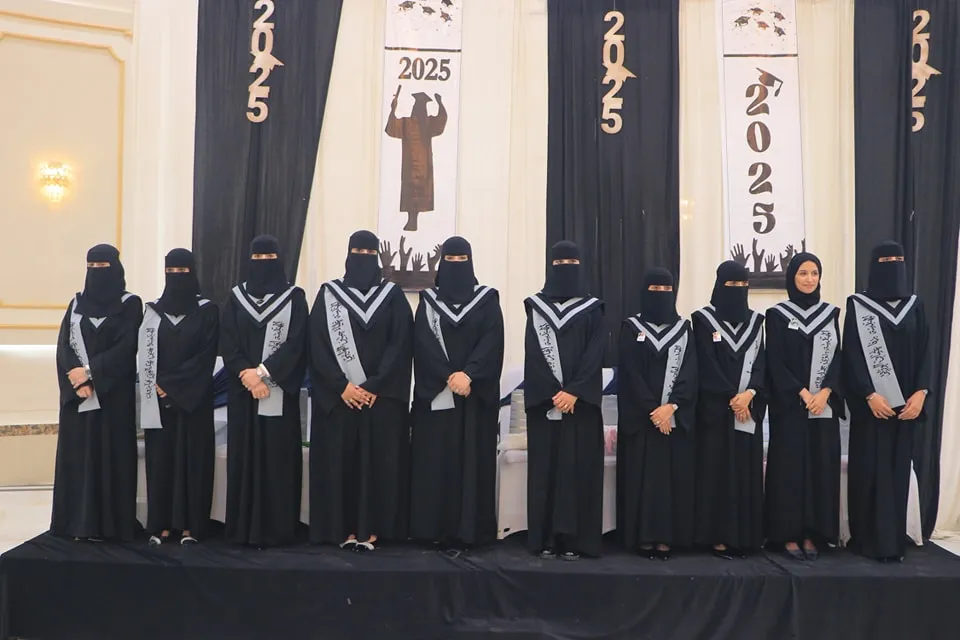 حفل فني طلابي لتوديع الدفعة الثامنة من قسم تكنولوجيا المعلومات بالجامعة للعام الجامعي 1446هـ