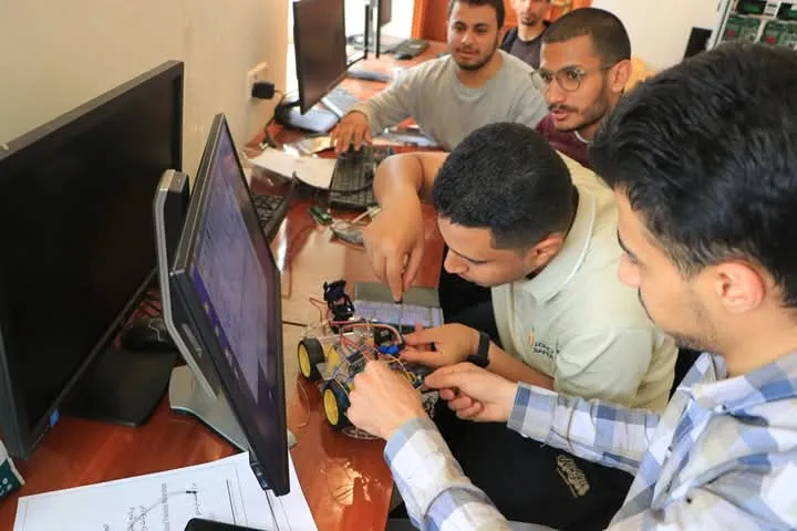 استمرار الدورة التدريبية حول تطبيقات الذكاء الإصطناعي في الروبوتات وإنترنت الأشياء بإستخدام لغة البايثون