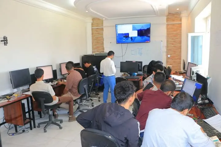 استمرار الدورة التدريبية حول تطبيقات الذكاء الإصطناعي في الروبوتات وإنترنت الأشياء بإستخدام لغة البايثون