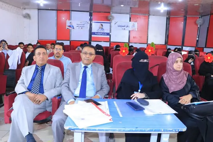 The College of Medicine and Health Sciences at the Emirates International University organizes a scientific day to discuss graduation projects for students in the Department of Laboratory Medicine.