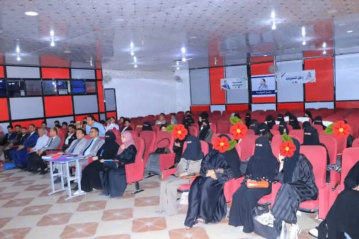 The College of Medicine and Health Sciences at the Emirates International University organizes a scientific day to discuss graduation projects for students in the Department of Laboratory Medicine.