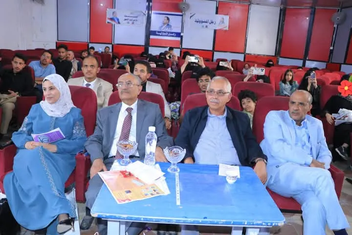 The College of Medicine and Health Sciences at the Emirates International University organizes a scientific day to discuss graduation projects for students in the Department of Laboratory Medicine.