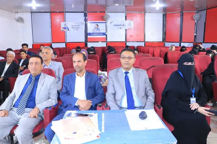 The College of Medicine and Health Sciences at the Emirates International University organizes a scientific day to discuss graduation projects for students in the Department of Laboratory Medicine.