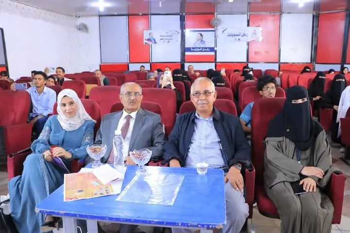 The College of Medicine and Health Sciences at the Emirates International University organizes a scientific day to discuss graduation projects for students in the Department of Laboratory Medicine.