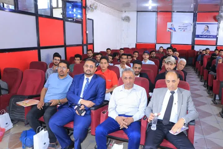 The College of Medicine and Health Sciences at the Emirates International University organizes a scientific day to discuss graduation projects for students in the Department of Laboratory Medicine.
