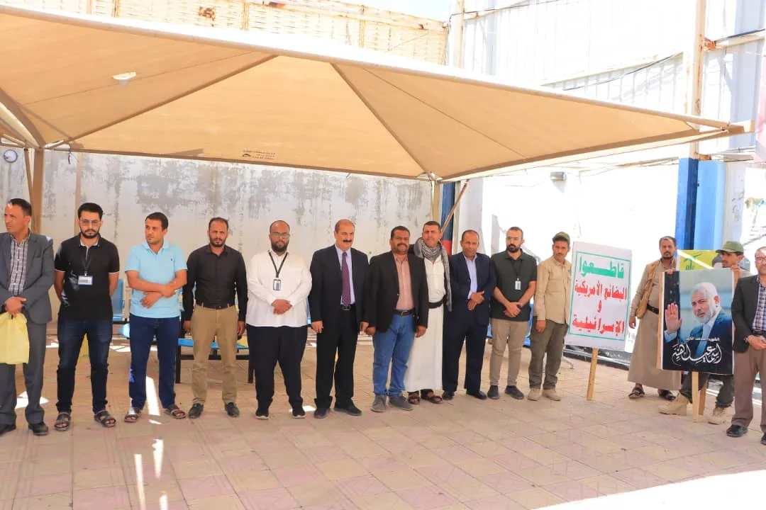 الجامعة الإماراتية تنظم وقفة تضامنية نصرة لغزة، وتضامنا مع الشعب الإيراني تحت شعار "ثابتون مع غزة وإيران ضد الإجرام الصهيوأمريكي"