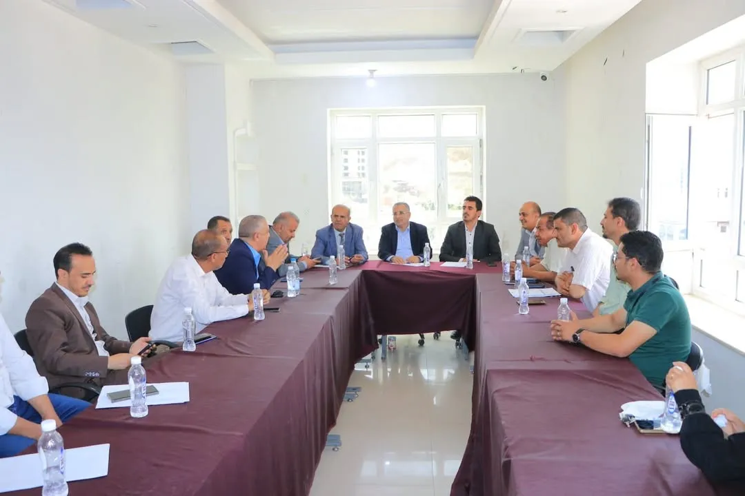 The university leadership held an expanded meeting with the College of Engineering staff to discuss the progress of the educational process and preparations for the academic year 1447 AH.