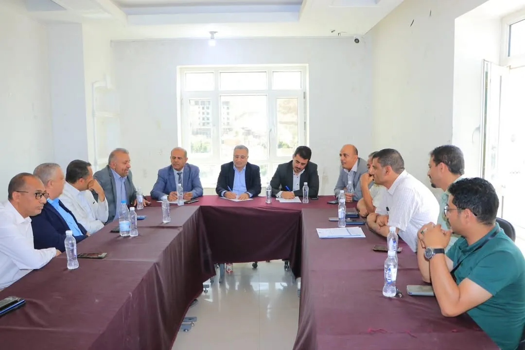 The university leadership held an expanded meeting with the College of Engineering staff to discuss the progress of the educational process and preparations for the academic year 1447 AH.