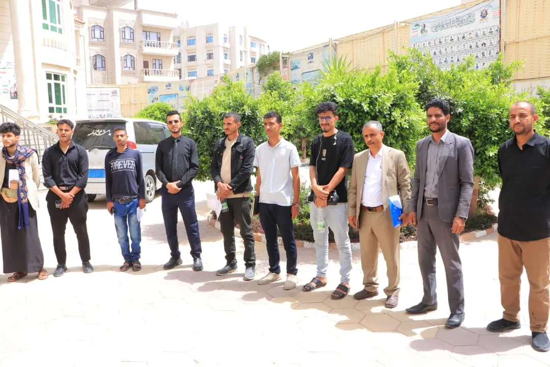 The eiu University organizes a stand in support of the Palestinian people and congratulations to the Iranian people on their great victory.