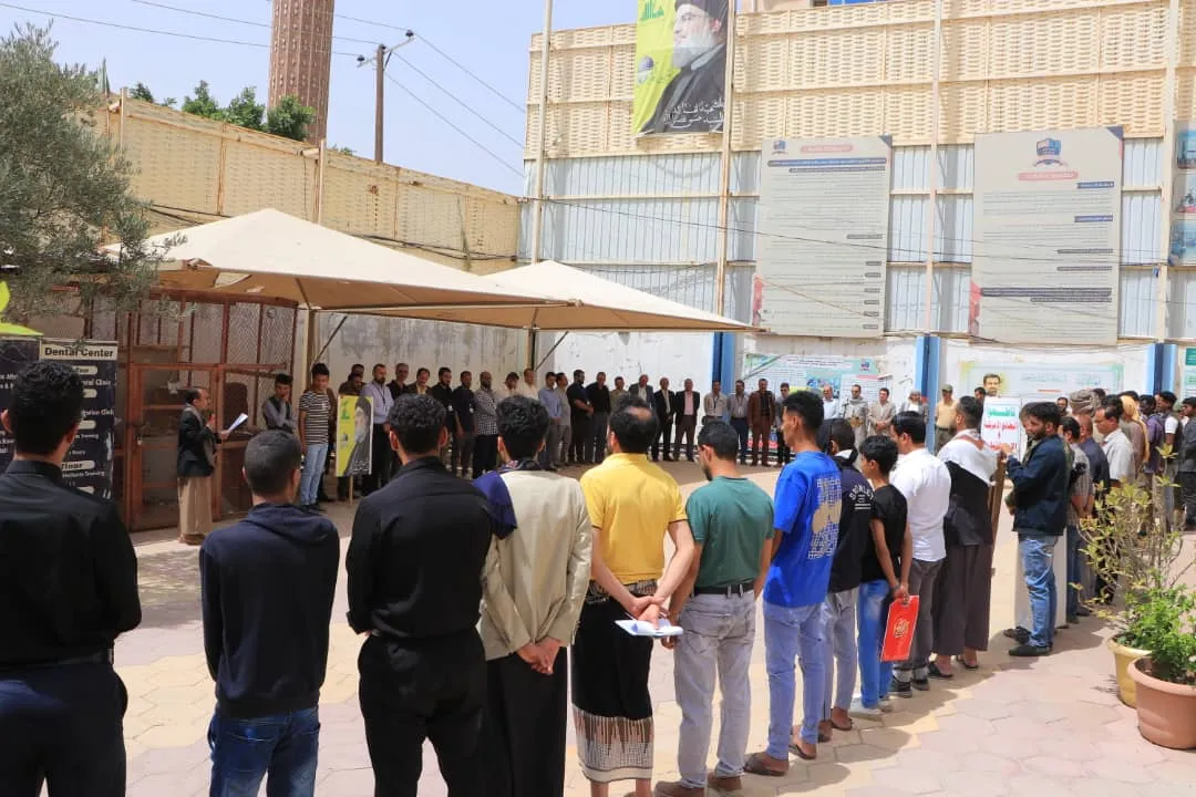 The eiu University organizes a stand in support of the Palestinian people and congratulations to the Iranian people on their great victory.