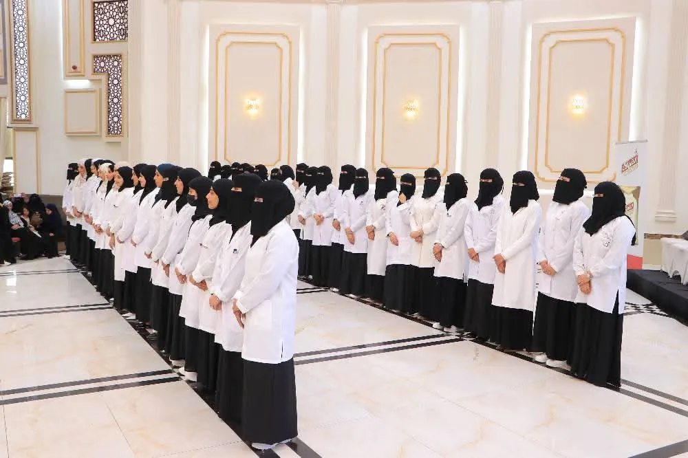 حفل فني طلابي لتوديع الدفعة الثامنة من كلية طب الأسنان بالجامعة الإماراتية الدولية للعام الجامعي 1446ه‍