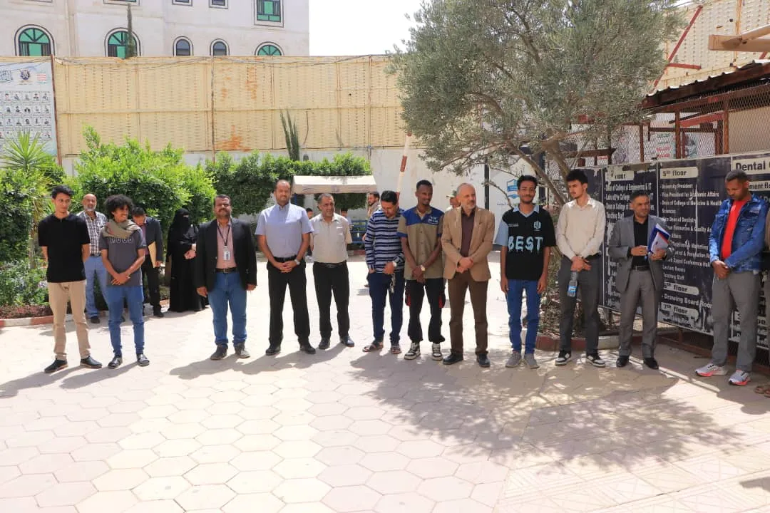 الجامعة الإماراتية تنظم وقفة تضامنية مع الشعب الفلسطيني تحت شعار "ثبات مع غزة00 وجهوزية واستنفار في مواجهة العدوان"