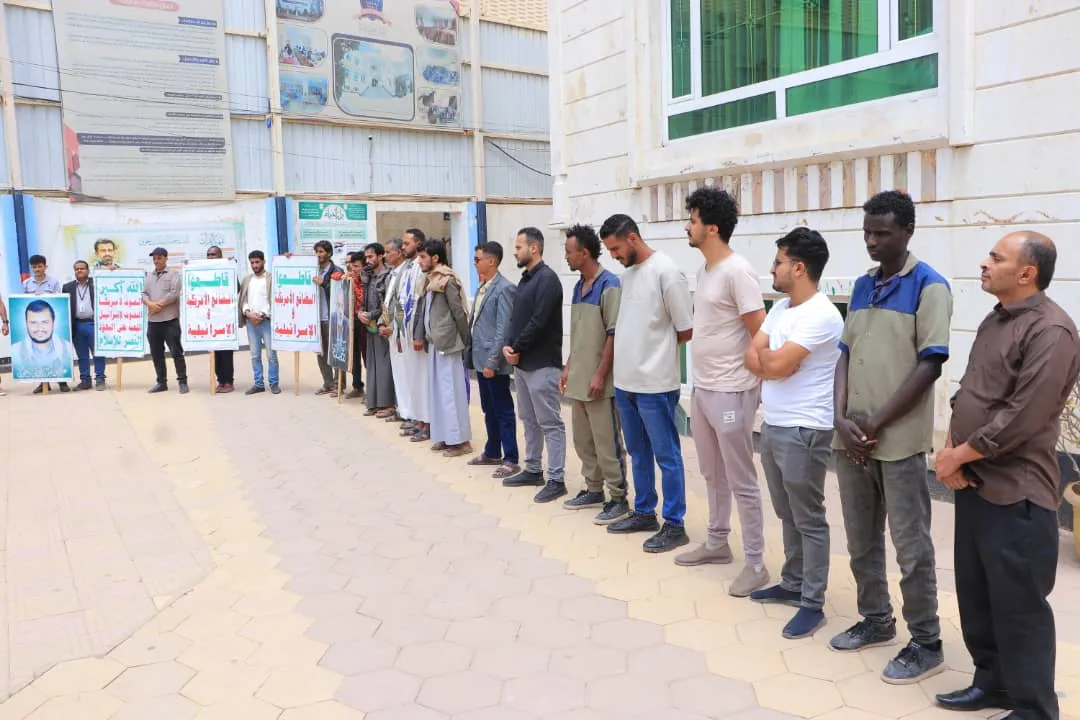الجامعة الإماراتية تنظم وقفة تضامنية مع الشعب الفلسطيني تحت شعار "نصرة لغزة00 مسيراتنا مستمرة، وعملياتنا متصاعدة"