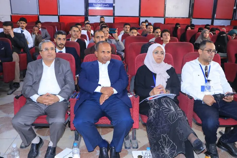 كلية الطب والعلوم الصحية تنظم يوماً علمياً لمناقشة أبحاث تخرج الدفعة السابعة من طلبة الطب البشري
