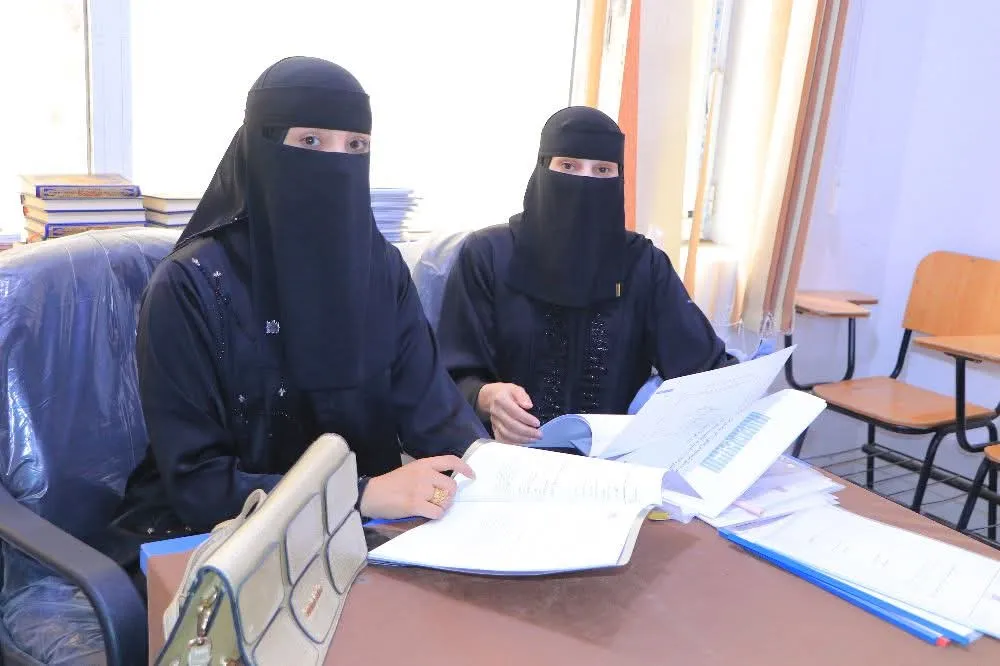 مناقشة أبحاث مقرر "منهجية البحث العلمي" لطلبة الدفعة الأولى في برنامج ماجستير إدارة الأعمال
