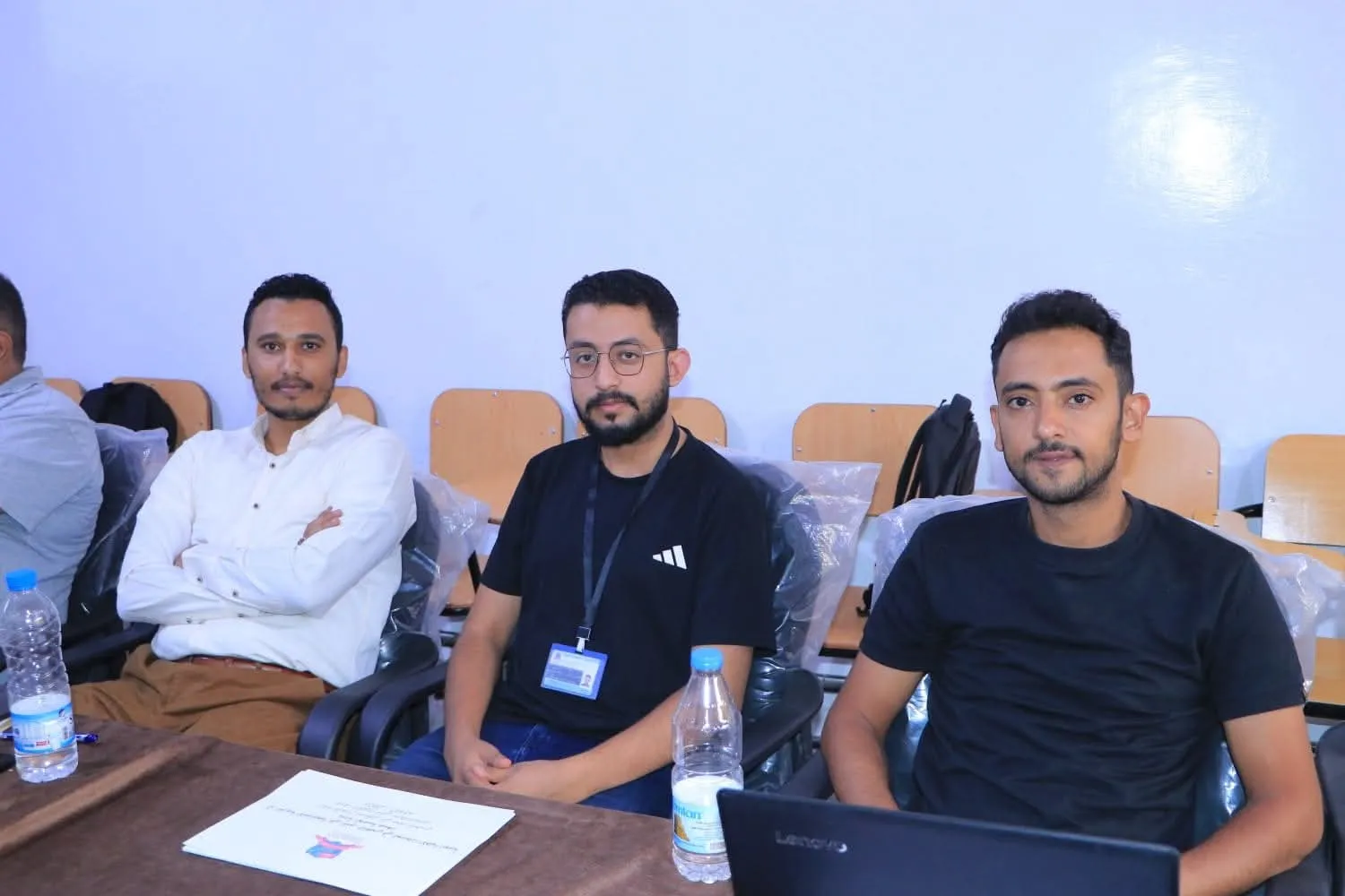 مناقشة أبحاث مقرر "منهجية البحث العلمي" لطلبة الدفعة الأولى في برنامج ماجستير إدارة الأعمال