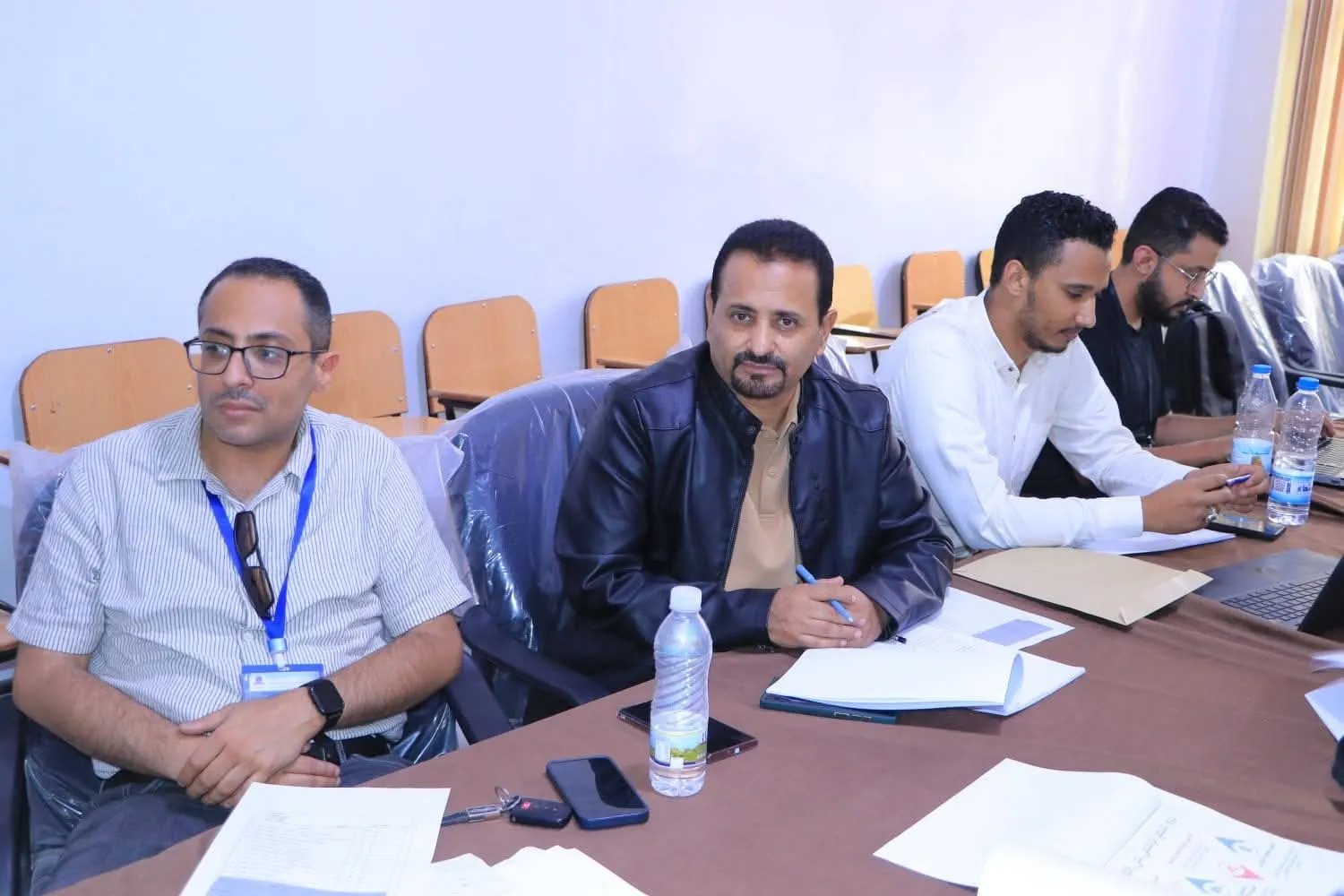 مناقشة أبحاث مقرر "منهجية البحث العلمي" لطلبة الدفعة الأولى في برنامج ماجستير إدارة الأعمال