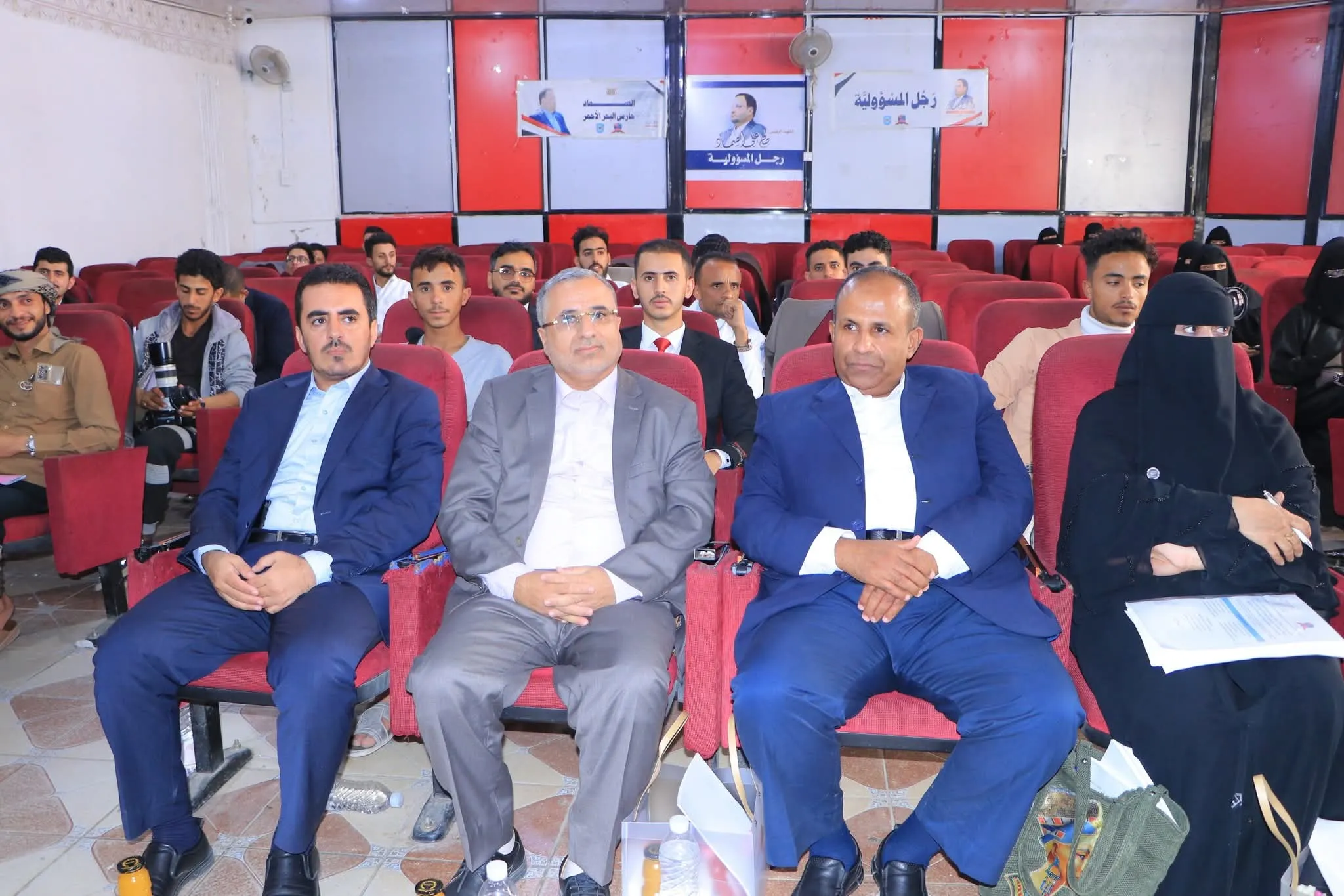إختتام مناقشة مشاريع تخرج الدفعة السابعة من طلاب الطب البشري وسط إشادة أكاديمية بمستوى الأبحاث