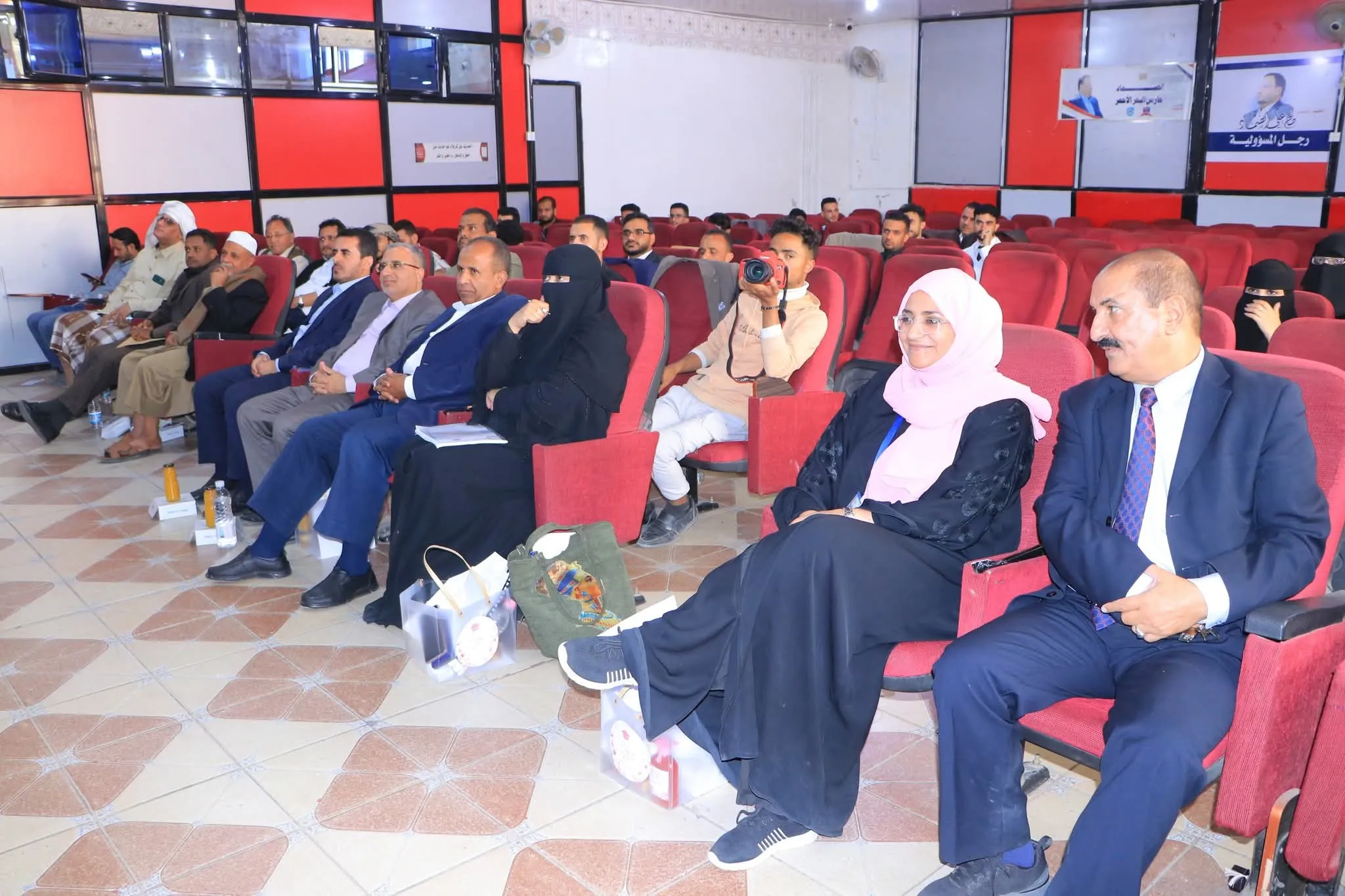 إختتام مناقشة مشاريع تخرج الدفعة السابعة من طلاب الطب البشري وسط إشادة أكاديمية بمستوى الأبحاث