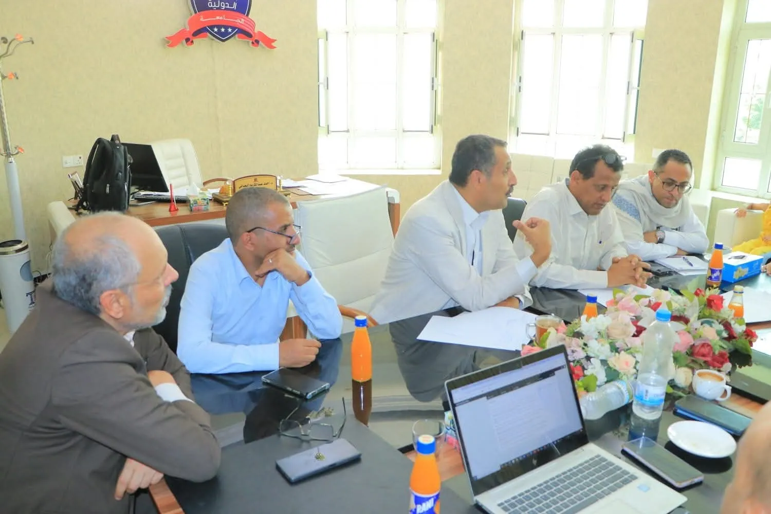 The editorial board of the scientific journal of the Emirates International University holds its regular meeting to follow up on the plan for the next issue.