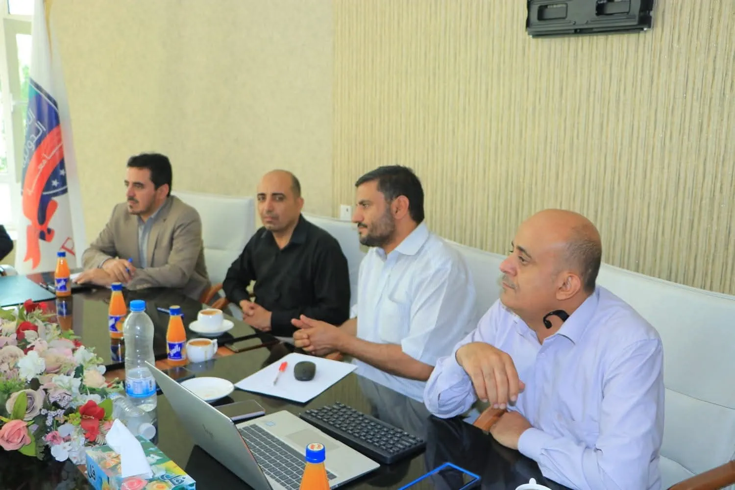 The editorial board of the scientific journal of the Emirates International University holds its regular meeting to follow up on the plan for the next issue.