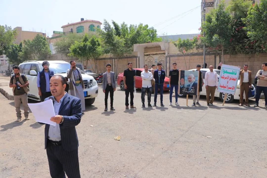 الجامعة الإماراتية تنظم وقفة تضامنية مع الشعب الفلسطيني تحت شعار" لن نتهاون أمام إبادة غزة واستباحة الأمة ومقدساتها"