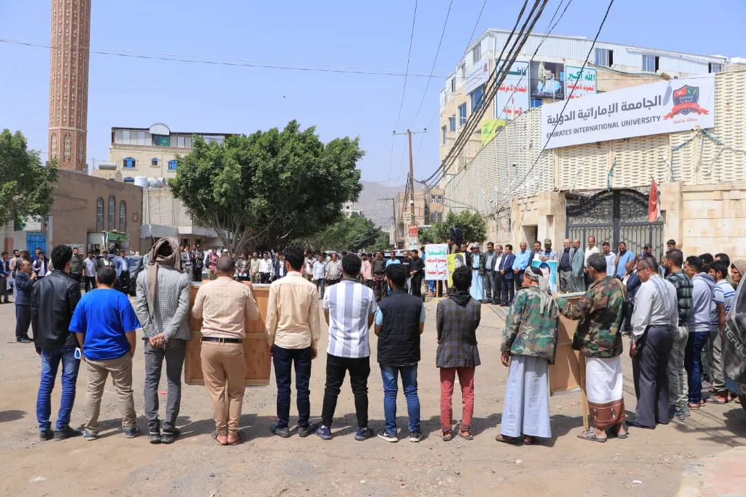 الجامعة الإماراتية تنظم وقفة تضامنية مع الشعب الفلسطيني تحت شعار" لن نتهاون أمام إبادة غزة واستباحة الأمة ومقدساتها"
