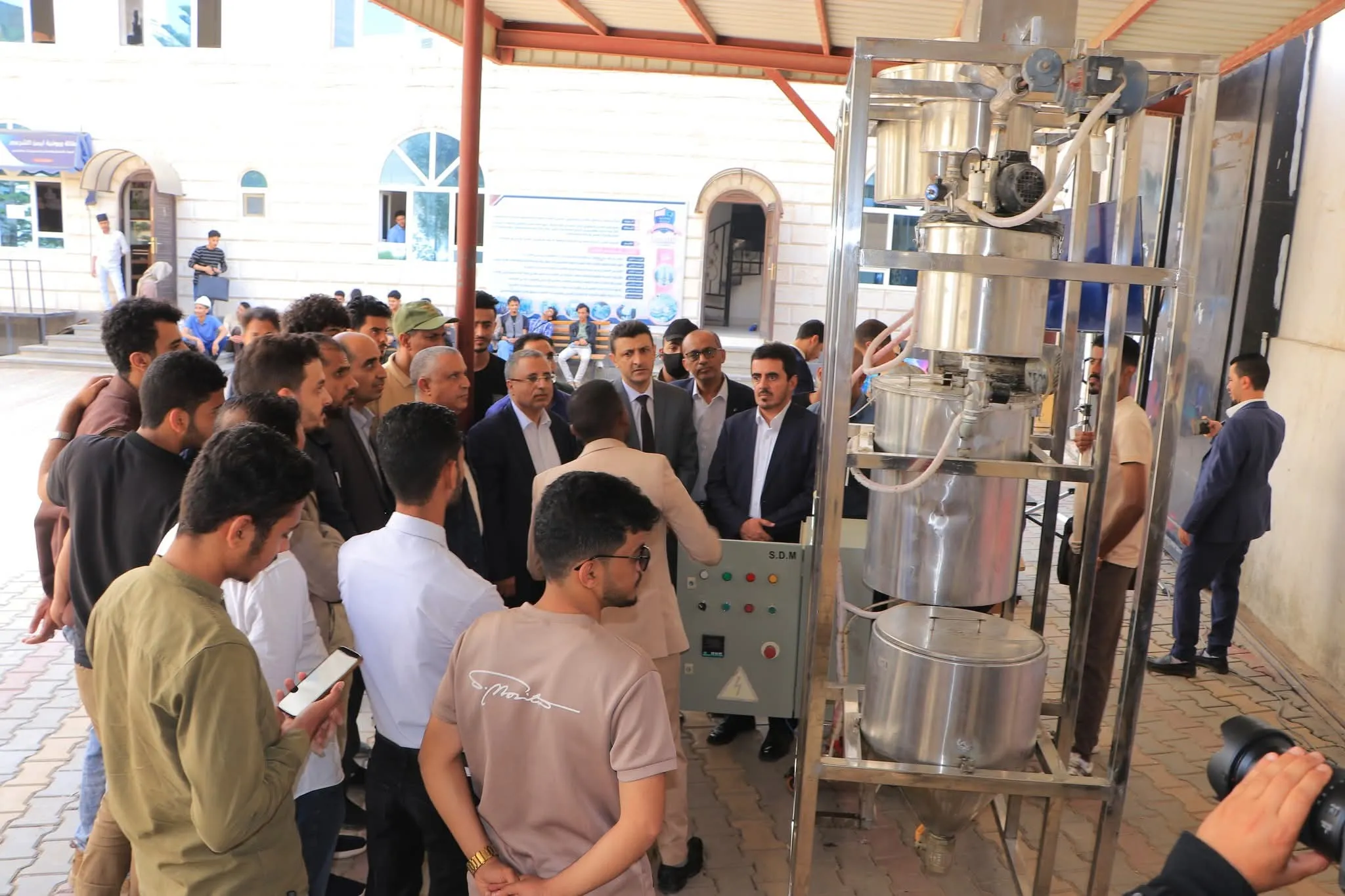 The Deputy Minister of Education inaugurates the first innovative science exhibition for students of the Mechatronics Engineering Department at the Emirates International University.