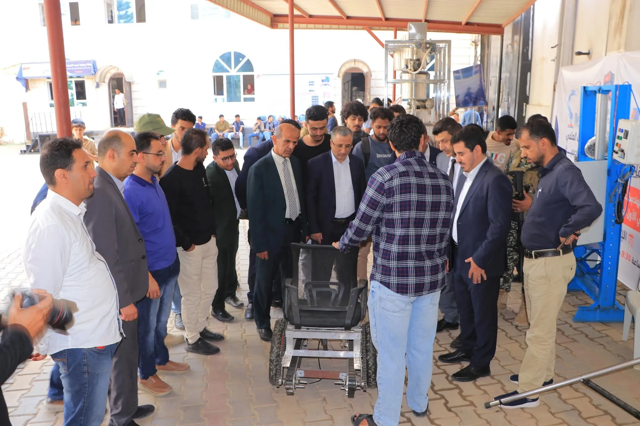 The Deputy Minister of Education inaugurates the first innovative science exhibition for students of the Mechatronics Engineering Department at the Emirates International University.