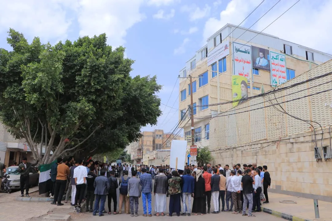 الجامعة الإماراتية تنظم وقفة تضامنية مع الشعب الفلسطيني تحت شعار" ثباتا مع غزة وفلسطين00 ورفضاً لصفقات الخداع والخيانة"