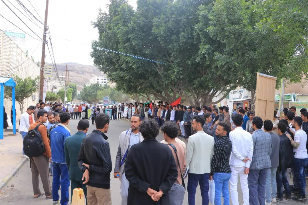 الجامعة الإماراتية تنظم وقفة تضامنية مع الشعب الفلسطيني تحت شعار" ثباتا مع غزة وفلسطين00 ورفضاً لصفقات الخداع والخيانة"