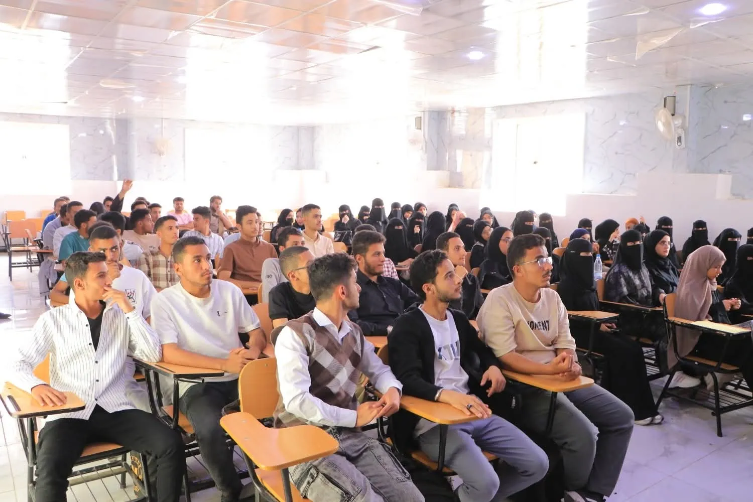 تدشين دورة الإسعافات الأولية المتقدمة لطلبة كلية الطب والعلوم الصحية بالتعاون مع الهلال الأحمر اليمني