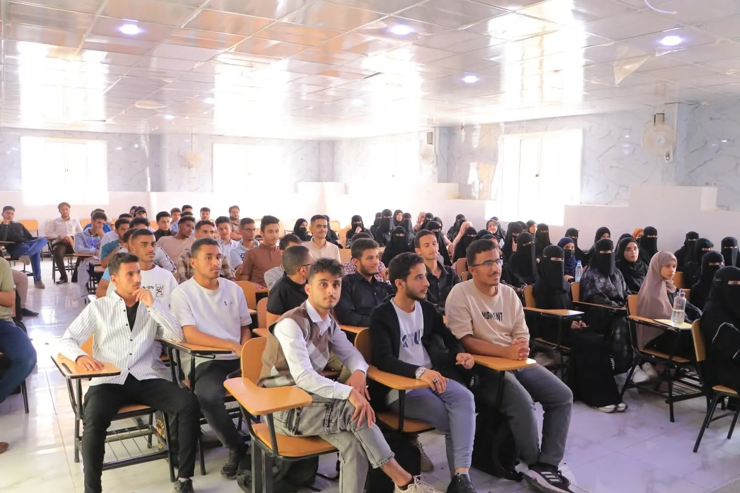 تدشين دورة الإسعافات الأولية المتقدمة لطلبة كلية الطب والعلوم الصحية بالتعاون مع الهلال الأحمر اليمني