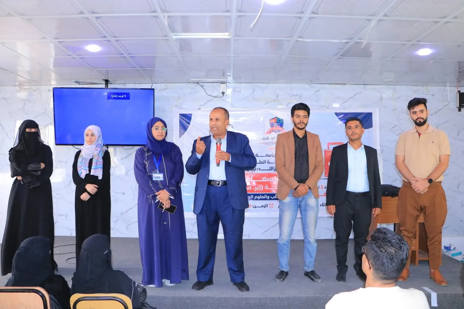 تدشين دورة الإسعافات الأولية المتقدمة لطلبة كلية الطب والعلوم الصحية بالتعاون مع الهلال الأحمر اليمني